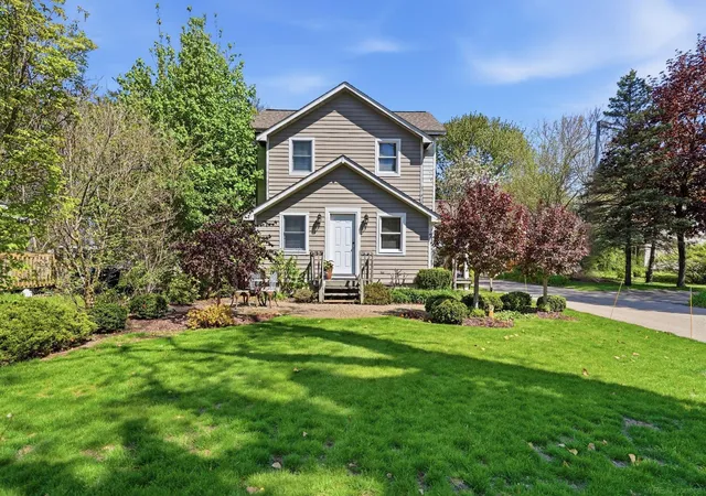 Photo 2 of Single family home for sale at 776 Heights Rd, Lake Orion, MI 48362 | MLS# 58050209066 | Listing updated on 2026-08-25