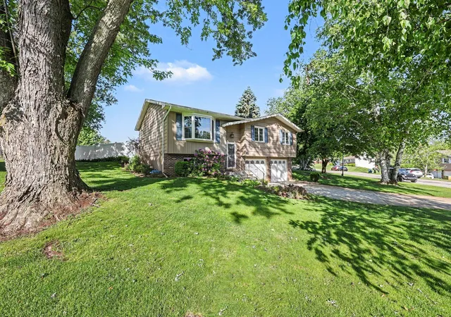 Photo 2 of Single family home for sale at 5978 Flamingo Dr, Jackson, MI 49201 | MLS# 81026025028 | Listing updated on 2026-06-07