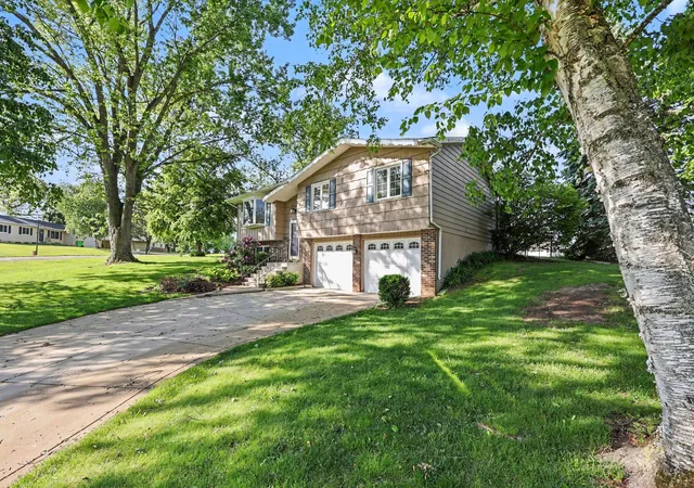 Photo 3 of Single family home for sale at 5978 Flamingo Dr, Jackson, MI 49201 | MLS# 81026025028 | Listing updated on 2026-06-07