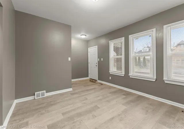 Listing Photo 4 - Condo for sale in building located at 3250 Tyler St, Detroit, MI 48238