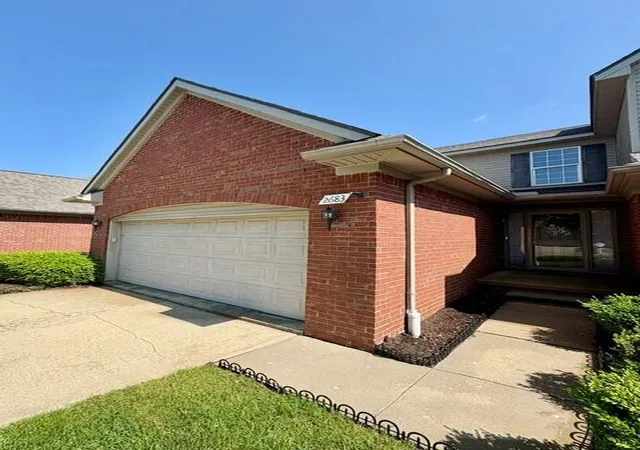 Listing Photo 2 - Condo for sale in building located at 2683 Ambassador Dr, Ypsilanti, MI 48198