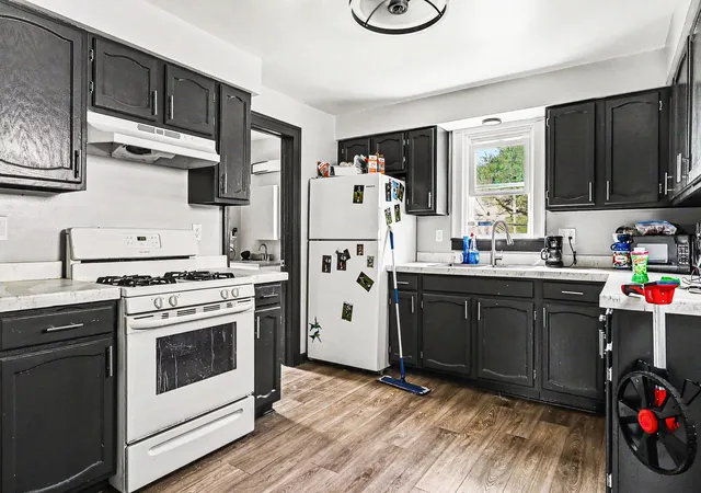 Listing Photo 3 - Condo for sale in building located at 448 Houston Ave, Muskegon, MI 49441
