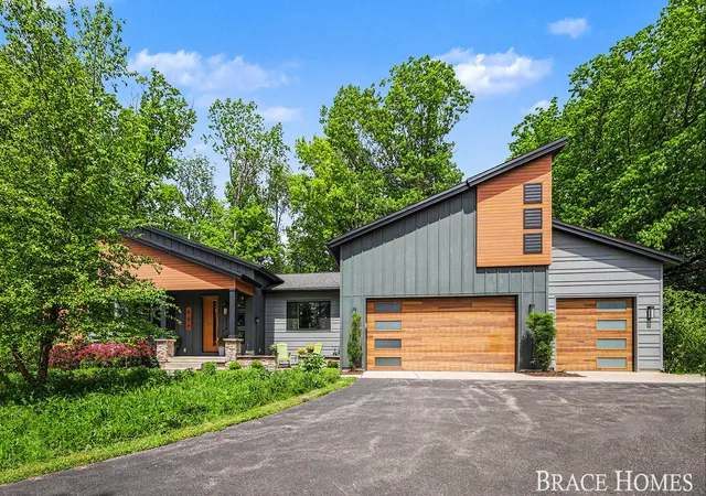 Photo 1 of Sale Pending at 6234 Hall St Se, Grand Rapids, MI 49546 | MLS# 65026025083 | Listing updated on 2026-09-16