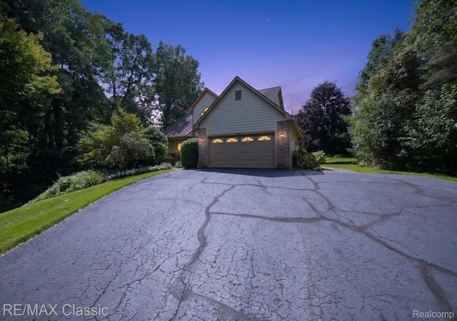 Photo 1 of Sale Pending at 6280 Whispering Meadows Dr, White Lake Charter Township Oakland, MI 48383 | MLS# 20261038678 | Listing updated on 2026-09-07
