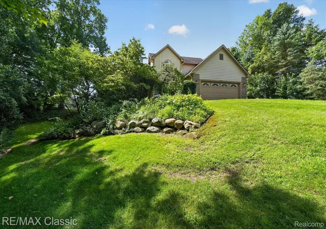 Photo 3 of Single family home for sale at 6280 Whispering Meadows Dr, White Lake, MI 48383 | MLS# 20261038678 | Listing updated on 2026-10-23