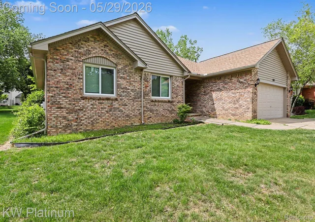 Photo 3 of Single family home for sale at 1614 Crestline Ln, Rochester Hills, MI 48307 | MLS# 20261038710 | Listing updated on 2026-05-29