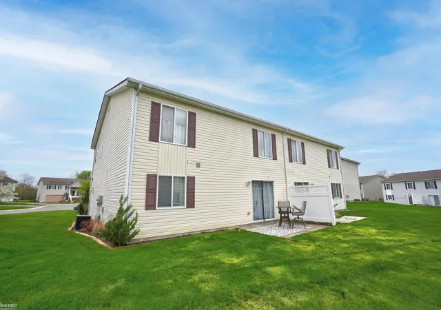 Photo 3 of Condo for sale at 1170 Parklane Cir, Grand Blanc, MI 48439 | MLS# 5050209122 | Listing updated on 2026-06-04