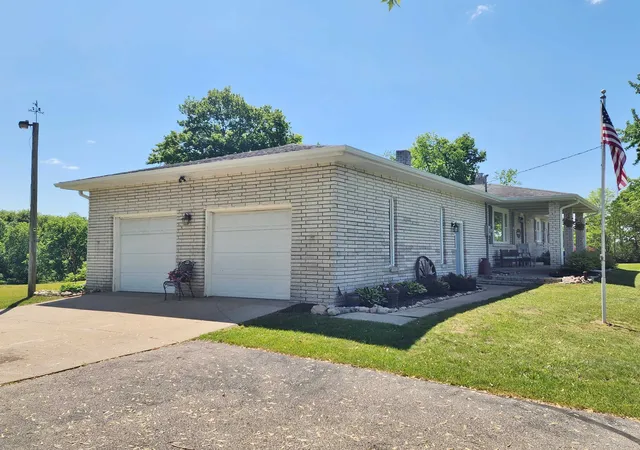 Photo 3 of Single family home for sale at 4389 Pine River Rd, Saint Louis, MI 48880 | MLS# 79080068856 | Listing updated on 2026-06-11