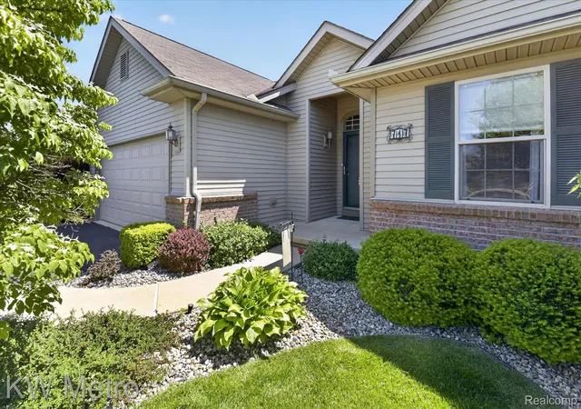 Photo 2 of Condo for sale at 717 Koreys Cir, Blissfield, MI 49228 | MLS# 20261038724 | Listing updated on 2026-08-18