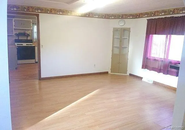 Photo 3 of Single family home for sale at 1050 W Mclean Ave, Flint, MI 48507 | MLS# 20261038731 | Listing updated on 2026-05-29