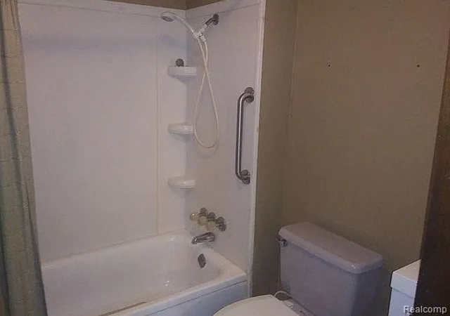 Photo 4 of Single family home for sale at 1050 W Mclean Ave, Flint, MI 48507 | MLS# 20261038731 | Listing updated on 2026-05-29