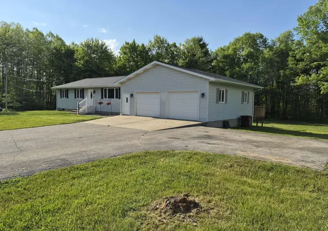 image of 20200 W Lake Montcalm Rd, Howard City, MI 49329 | MLS# 72026025159