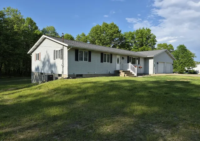 image of 20200 W Lake Montcalm Rd, Howard City, MI 49329 | MLS# 72026025159