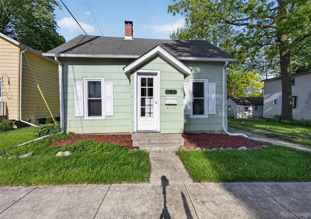 Photo 2 of Single family home for sale at 1122 N Madison St, Lapeer, MI 48446 | MLS# 20261038763 | Listing updated on 2026-06-08