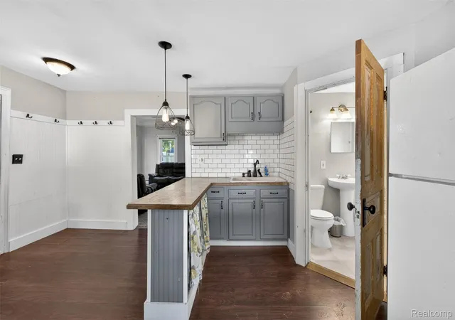 Photo 4 of Single family home for sale at 1122 N Madison St, Lapeer, MI 48446 | MLS# 20261038763 | Listing updated on 2026-06-08