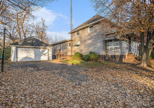 16th image of 111 River Dr, Three Rivers, MI 49093 | MLS# 66026025181
