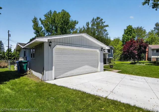 Homes for sale in Commerce Charter Township Oakland, MI | 1869 Middle Trail Rd, Commerce Charter Township Oakland, MI 48390 | MLS# 20261038782