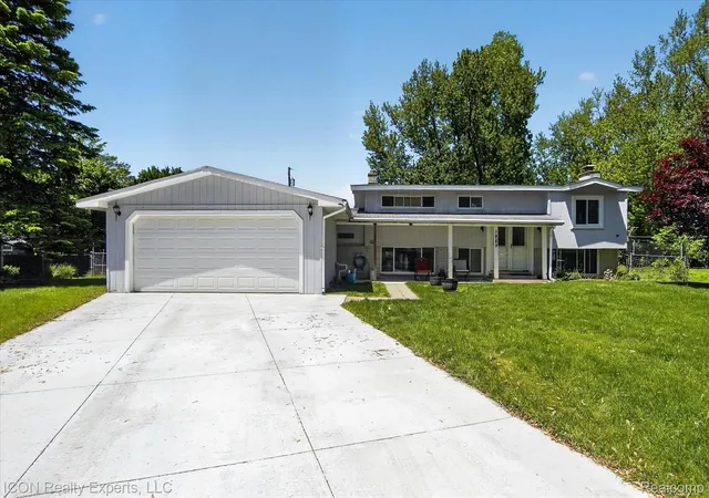 Homes for sale in Commerce Charter Township Oakland, MI | 1869 Middle Trail Rd, Commerce Charter Township Oakland, MI 48390 | MLS# 20261038782