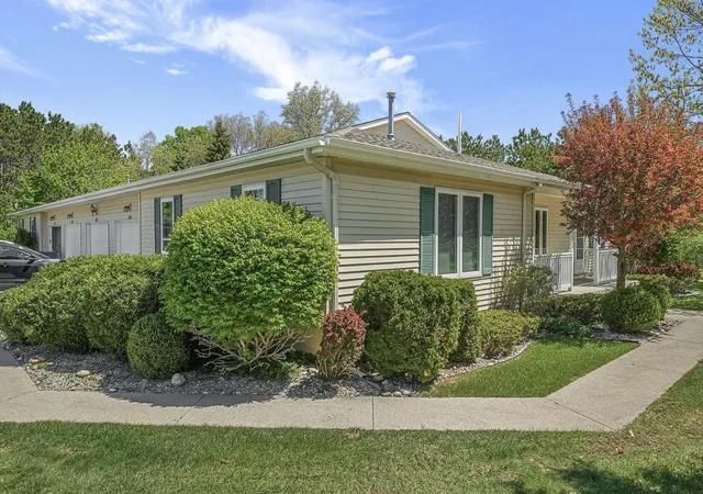 Photo 2 of Condo for sale at 2816 Emerald, Traverse City, MI 49684 | MLS# 78080068864 | Listing updated on 2026-06-14