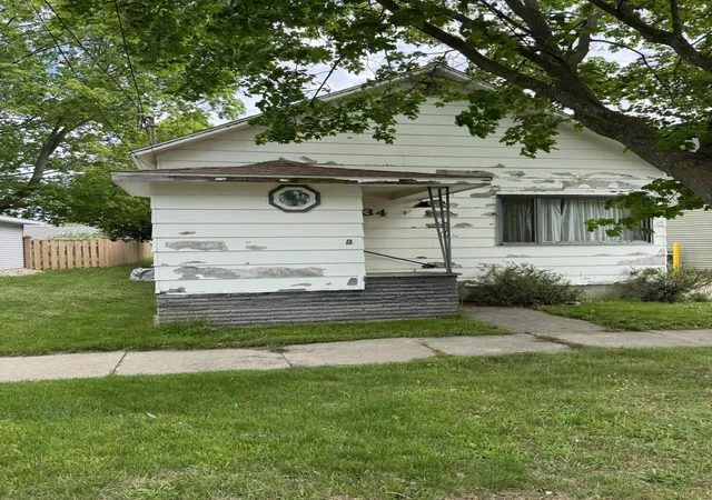 Photo 1 of Single family home for sale at 234 Saint Mary's Pkwy, Manistee, MI 49660 | MLS# 67026025198 | Listing updated on 2026-06-15