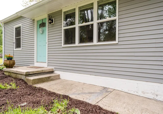 Photo 3 of Single family home for sale at 1118 Lawndale Ave, Niles, MI 49120 | MLS# 69026025210 | Listing updated on 2026-05-31