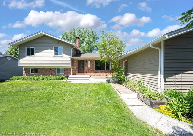 1st image of 1844 Harwood Dr, Oxford, MI 48371 | MLS# 20261038802