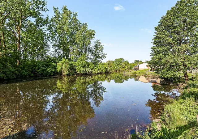 Listing Photo 2 - Condo for sale in building located at 3124 Old Kent Rd SE, Grand Rapids, MI 49512