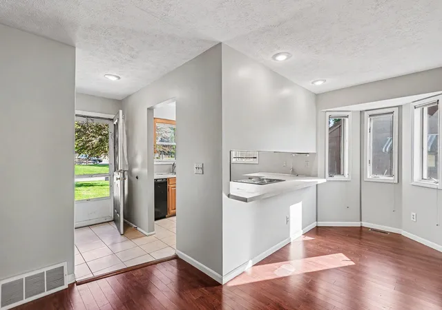 Listing Photo 5 - Condo for sale in building located at 3124 Old Kent Rd SE, Grand Rapids, MI 49512