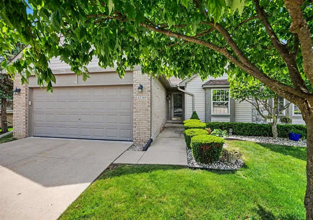 Listing Photo 2 - Condo for sale in building located at 42349 Bayberry St, Clinton Township, MI 48038