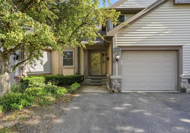 Photo 2 of Condo for sale at 426 Oak Run Ct, Royal Oak, MI 48073 | MLS# 20261038824 | Listing updated on 2026-06-18