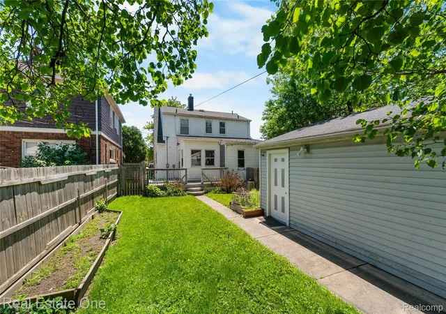 Photo 4 of Single family home for sale at 1712 Ash St, Wyandotte, MI 48192 | MLS# 20261038828 | Listing updated on 2026-06-09