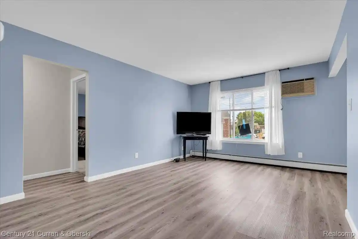 Listing Photo 2 - Condo for sale in 517 John Anderson Ct located at 517 John Anderson Ct, Monroe, MI 48162 - Unit #71