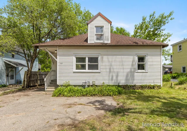 Homes for sale in Rockford City Kent, MI | 165 E Division St Ne, Rockford City Kent, MI 49341 | MLS# 65026025247