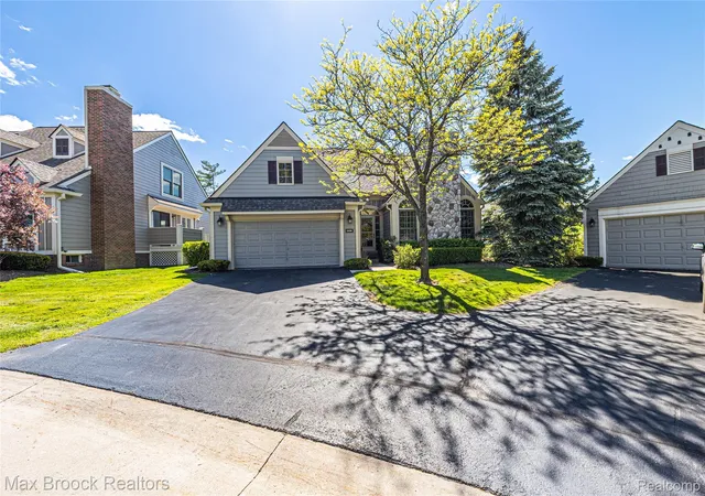 Listing Photo 4 - Condo for sale in building located at 2456 Inglehill Pt, Bloomfield Hills, MI 48304