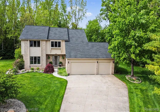 Photo 1 of Single family home for sale at 252 Granada Dr, White Lake, MI 48386 | MLS# 20261038871 | Listing updated on 2026-06-03