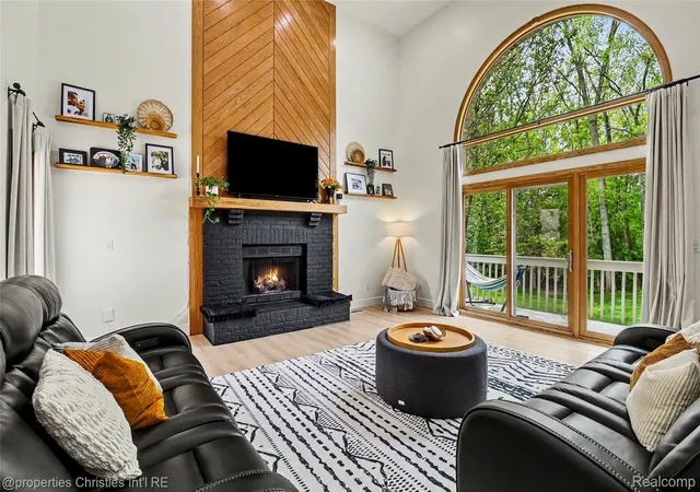 Photo 4 of Single family home for sale at 252 Granada Dr, White Lake, MI 48386 | MLS# 20261038871 | Listing updated on 2026-06-03