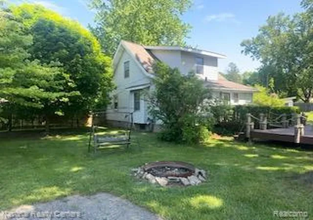 Photo 1 of Single family home for sale at 20 Crescent Lake Rd, Waterford, MI 48327 | MLS# 20261038880 | Listing updated on 2026-07-30
