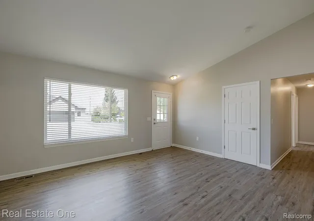 3rd image of 3103 Crooks Rd, Rochester Hills, MI 48309 | MLS# 20261038899