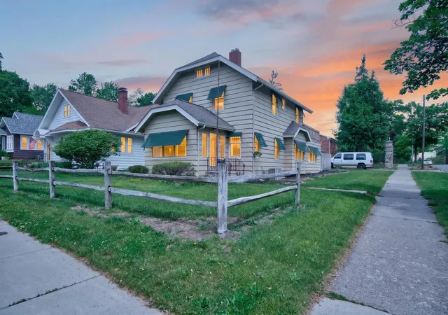 Homes for sale in Jackson City Jackson, MI | 802 Oakridge Dr, Jackson City Jackson, MI 49203 | MLS# 55026025305