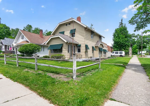Homes for sale in Jackson City Jackson, MI | 802 Oakridge Dr, Jackson City Jackson, MI 49203 | MLS# 55026025305