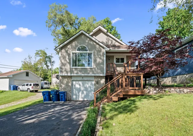 Photo 1 of Sale Pending at 1008 Beachland Blvd, Waterford, MI 48328 | MLS# 81026025306 | Listing updated on 2026-06-05