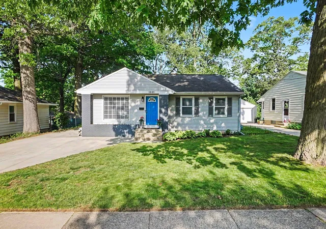 1st image of 1831 Diamond Ave Ne, Grand Rapids, MI 49505 | MLS# 65026025334