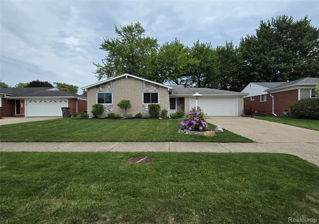 Photo 1 of Sale Pending at 35252 Simon Dr, Clinton Township, MI 48035 | MLS# 20261038950 | Listing updated on 2026-06-03
