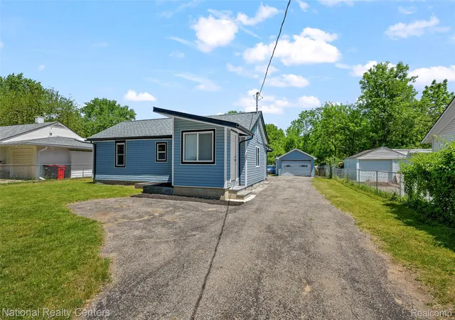 Photo 3 of Single family home for sale at 23284 Almira St, Southfield, MI 48033 | MLS# 20261038960 | Listing updated on 2026-07-22