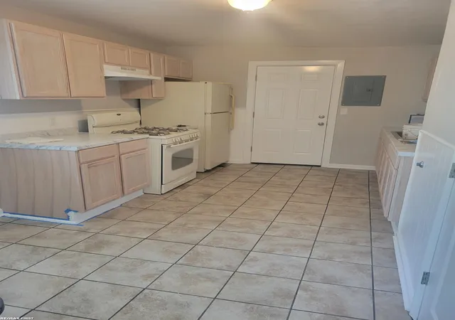 3rd image of 21441 Atlantic Av Ave, Warren, MI 48091 | MLS# 58050209230