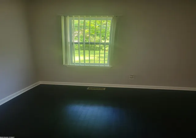 4th image of 21441 Atlantic Av Ave, Warren, MI 48091 | MLS# 58050209230