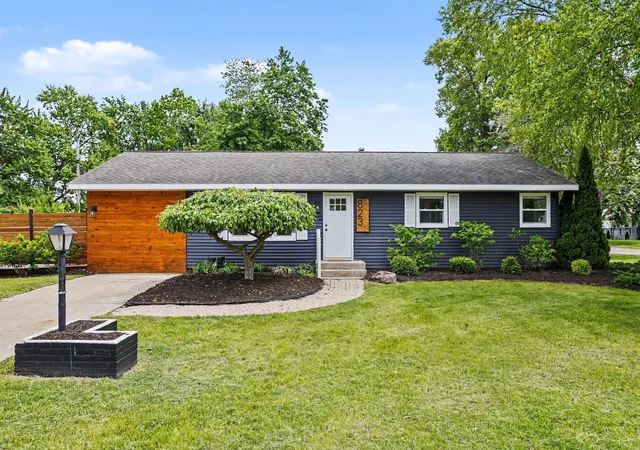 Photo 1 of Single family home for sale at 823 W Merchant St, New Buffalo, MI 49117 | MLS# 69026025347 | Listing updated on 2026-07-21