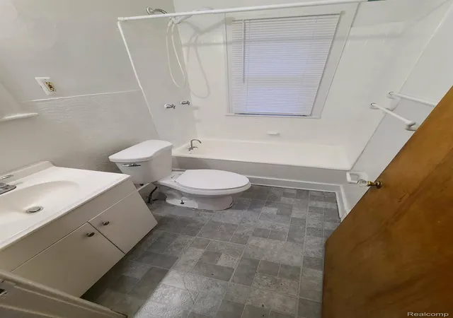 Listing Photo 5 - Condo for sale in building located at 14434 Mettetal St, Detroit, MI 48227