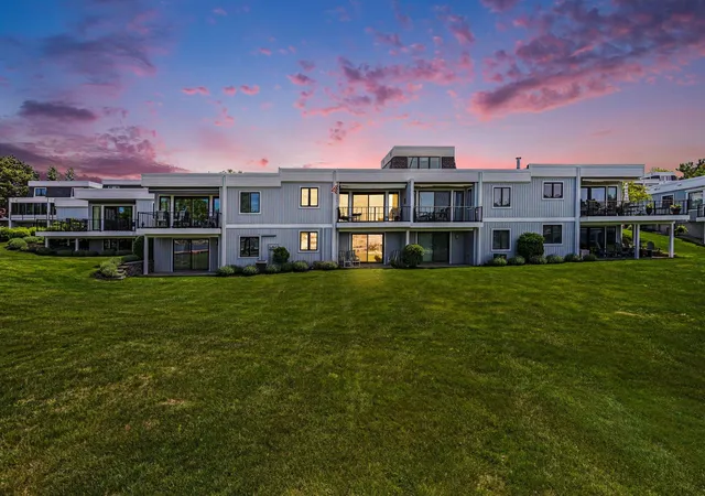 Listing Photo 3 - Condo for sale in building located at 415 Sandpiper Dr, Grand Haven, MI 49417