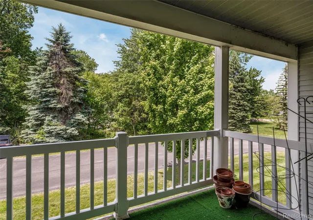 2nd image of 1127 S Lake Dr, Novi, MI 48377